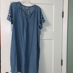 Old Navy dress hasn’t been worn